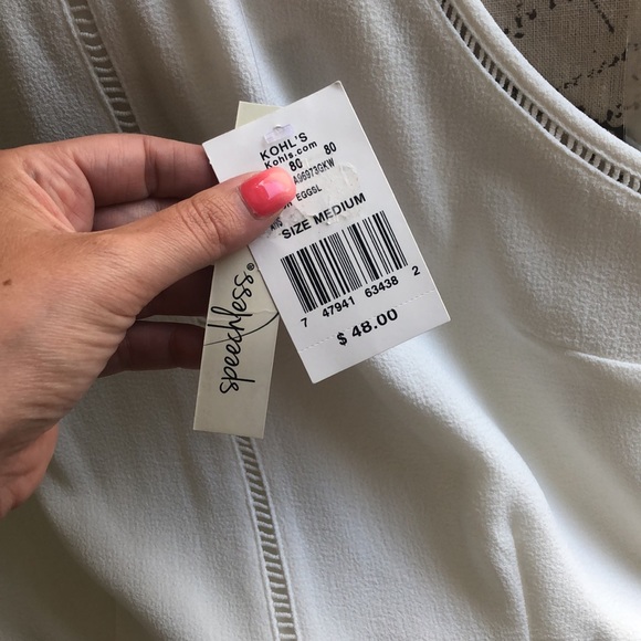 NWT! White Dress with Pockets. Size Medium. - Picture 5 of 7